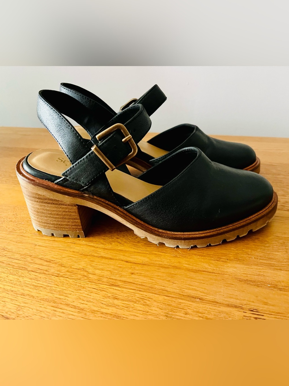 Seychelles Black Leather Slingback Clog with Wood-Tone Heel - Size 7 - NEW!!